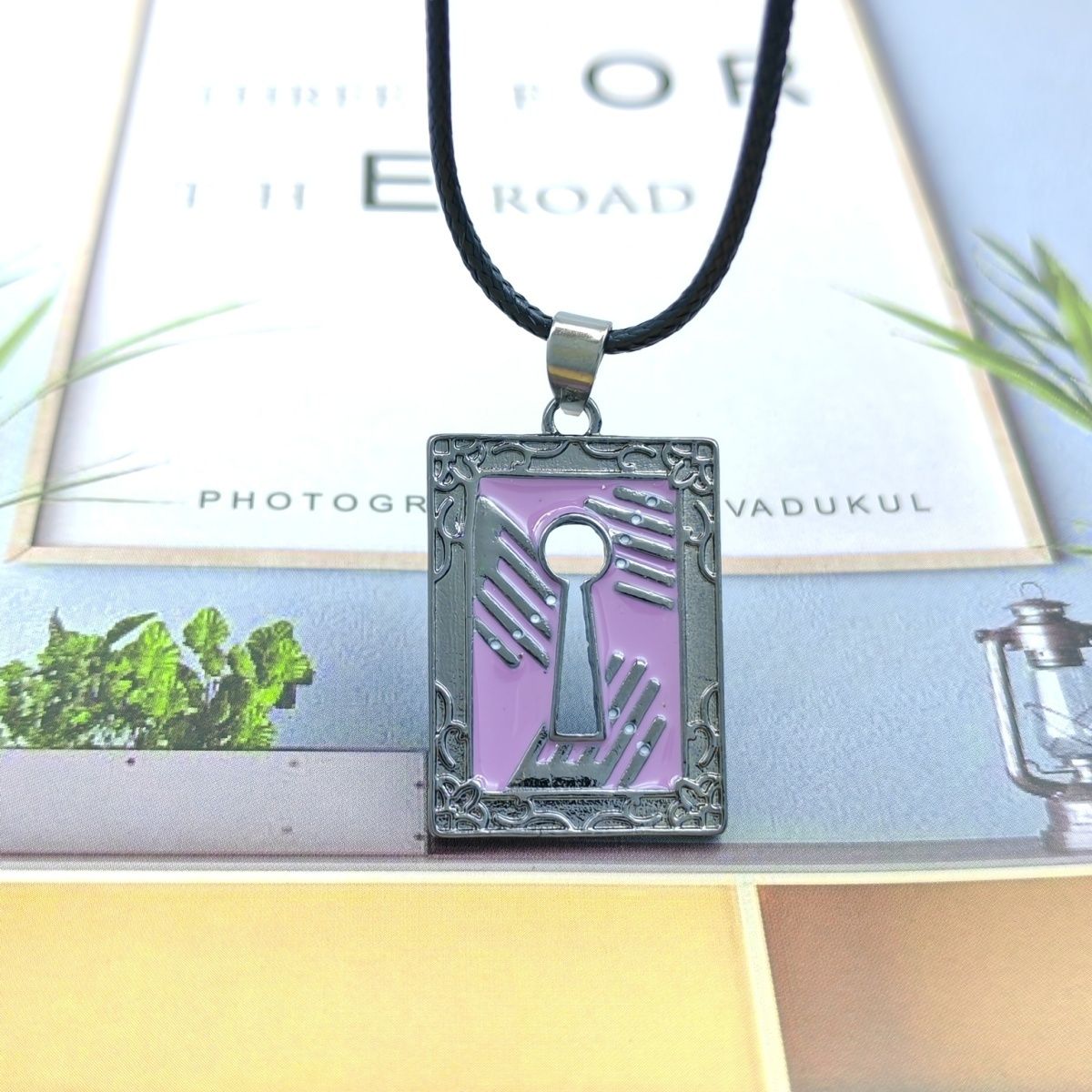 Herta Vintage Kolye Metal Kare - Vintage Cartoon Collectible incelemesi ve fiyatı